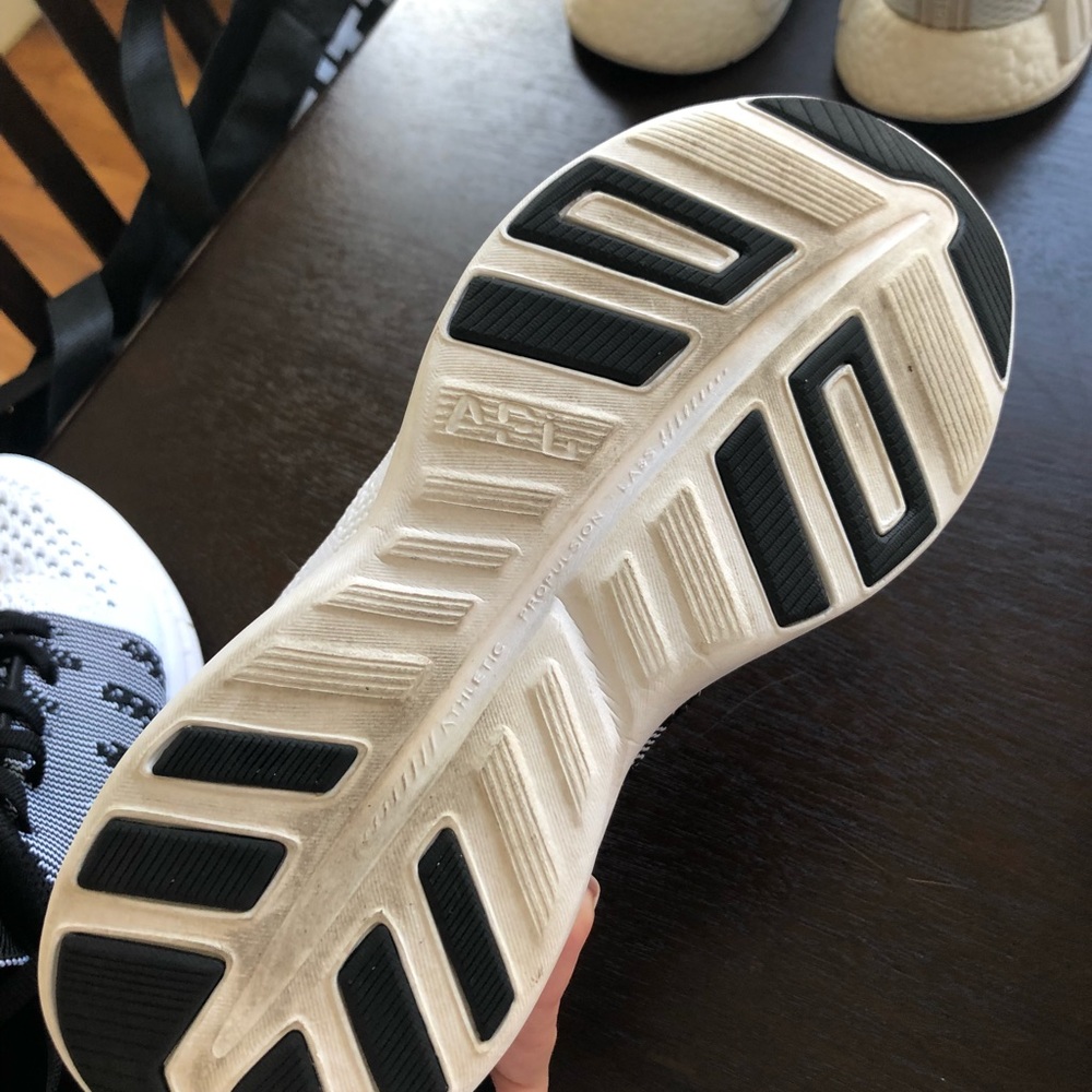 SOOLDDD!!! Lululemon APL techloom pro sneaker - Picture 4 of 5